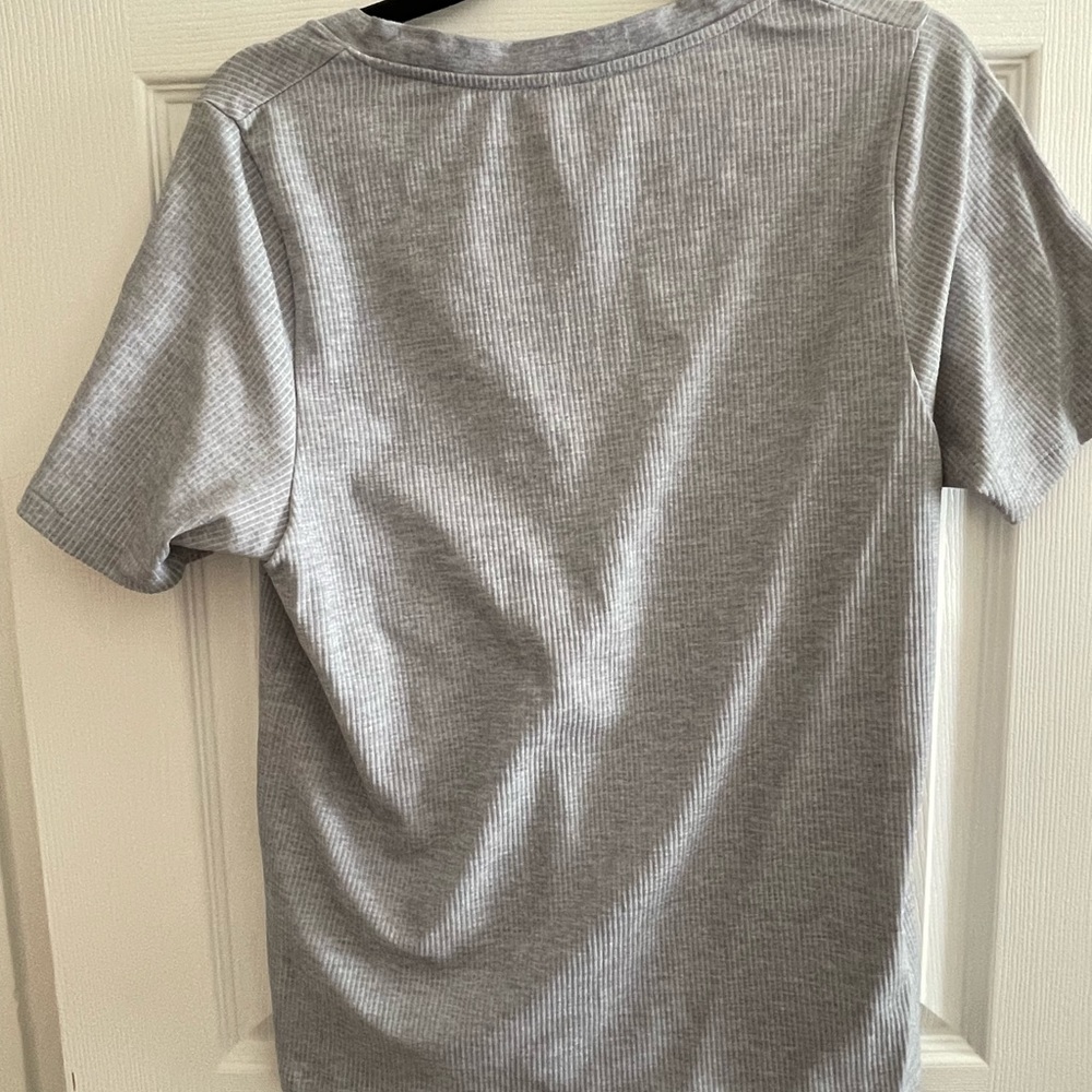 Gray ribbed short sleeved Athleta tee